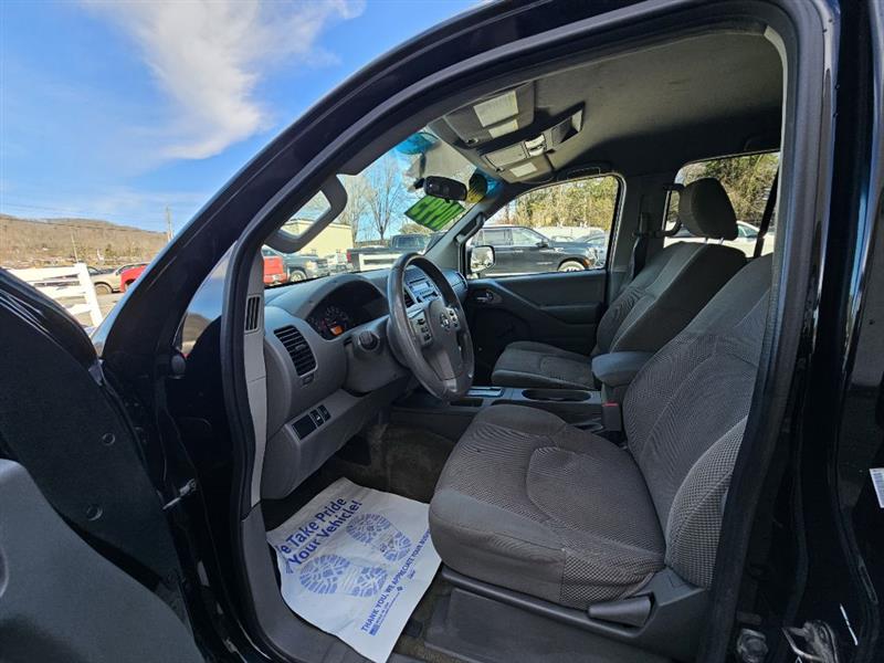 Nissan Frontier S Crew Cab 6MT 4WD 2015