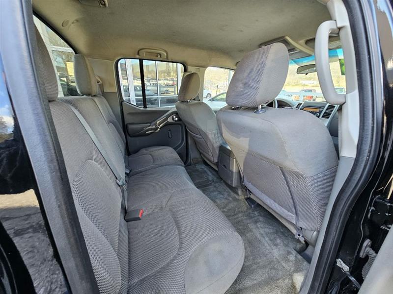 Nissan Frontier S Crew Cab 6MT 4WD 2015