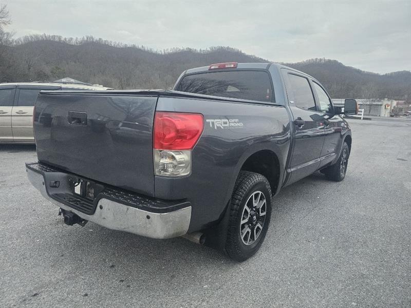 Toyota Tundra Tundra-Grade 5.7L CrewMax 4WD 2009