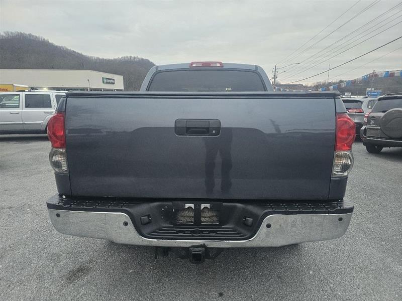 Toyota Tundra Tundra-Grade 5.7L CrewMax 4WD 2009