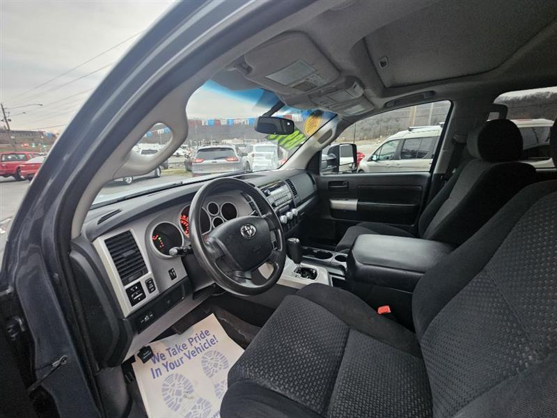 Toyota Tundra Tundra-Grade 5.7L CrewMax 4WD 2009