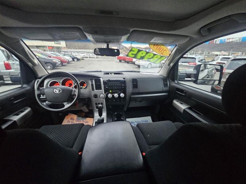 Toyota Tundra Tundra-Grade 5.7L CrewMax 4WD 2009