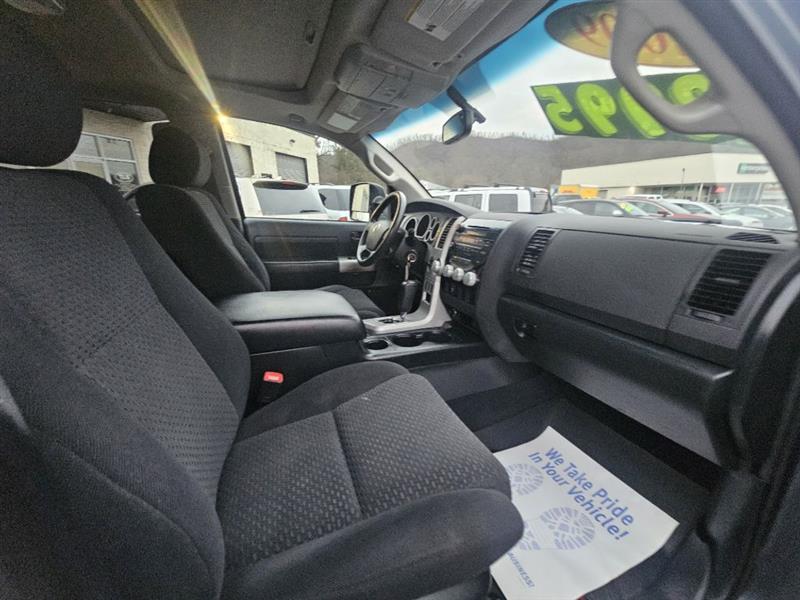 Toyota Tundra Tundra-Grade 5.7L CrewMax 4WD 2009