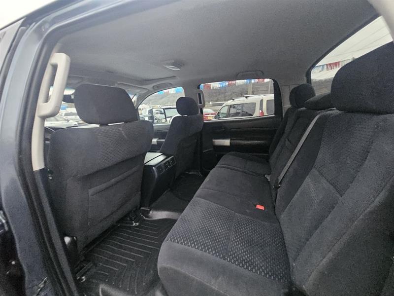 Toyota Tundra Tundra-Grade 5.7L CrewMax 4WD 2009