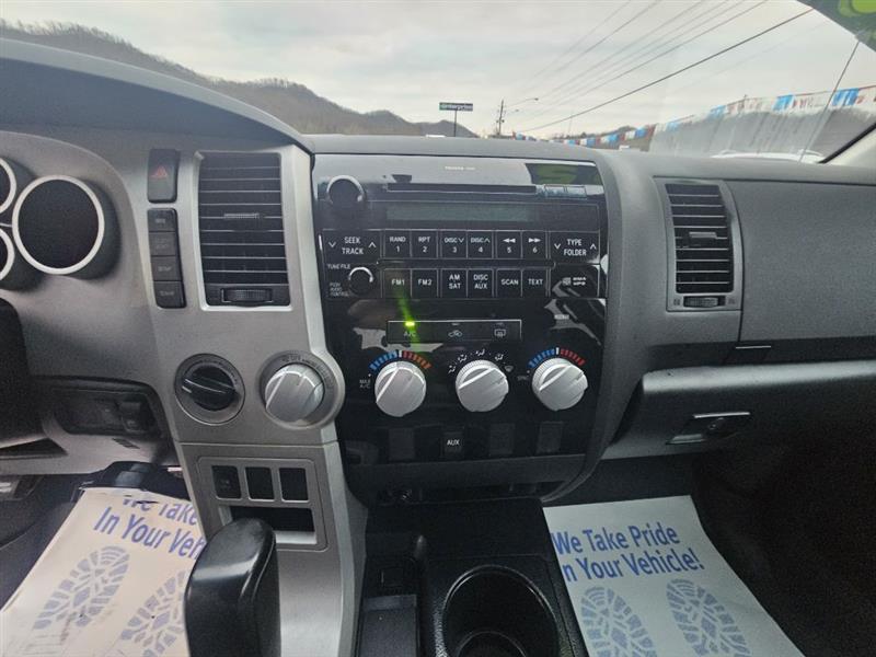 Toyota Tundra Tundra-Grade 5.7L CrewMax 4WD 2009