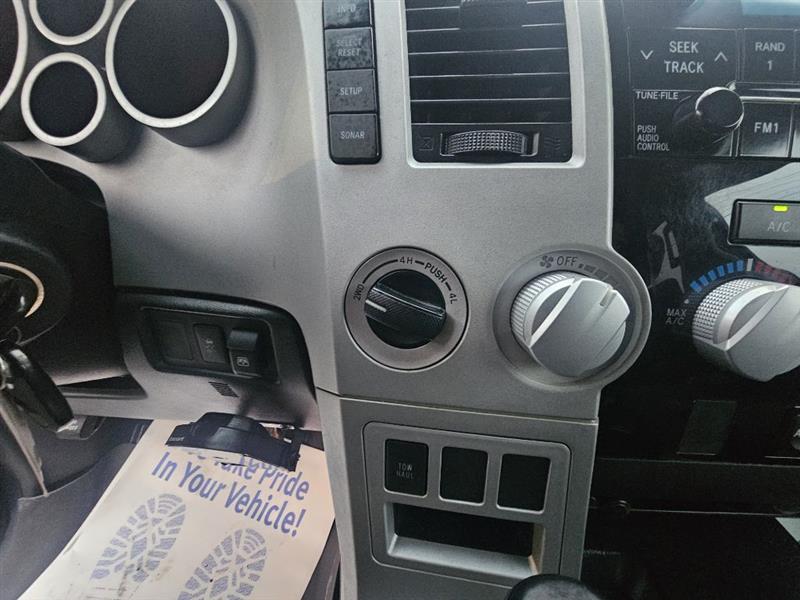 Toyota Tundra Tundra-Grade 5.7L CrewMax 4WD 2009