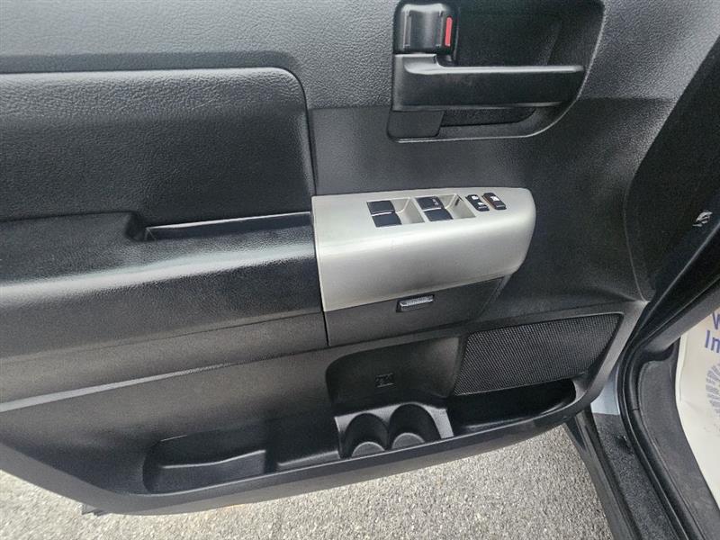 Toyota Tundra Tundra-Grade 5.7L CrewMax 4WD 2009