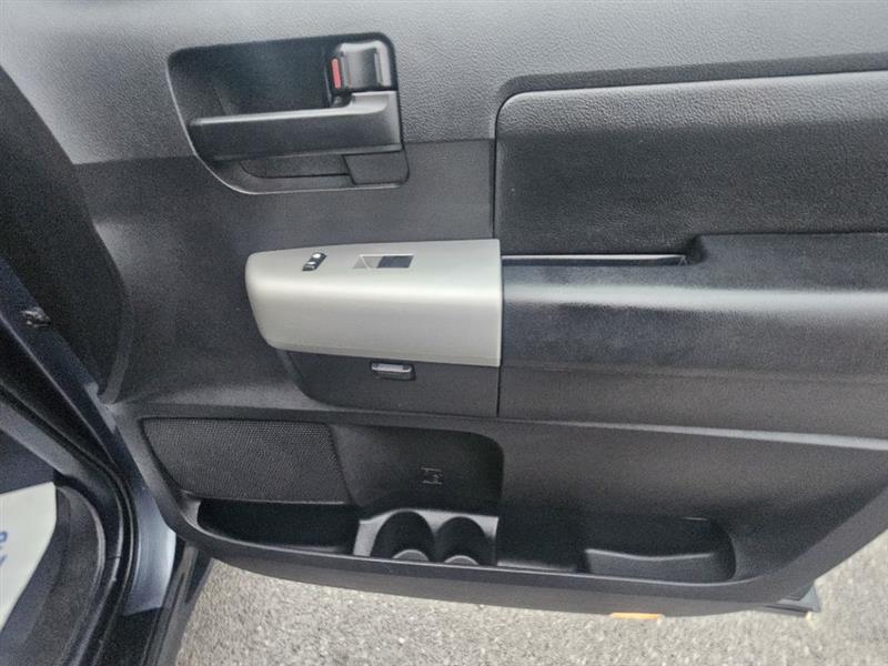 Toyota Tundra Tundra-Grade 5.7L CrewMax 4WD 2009