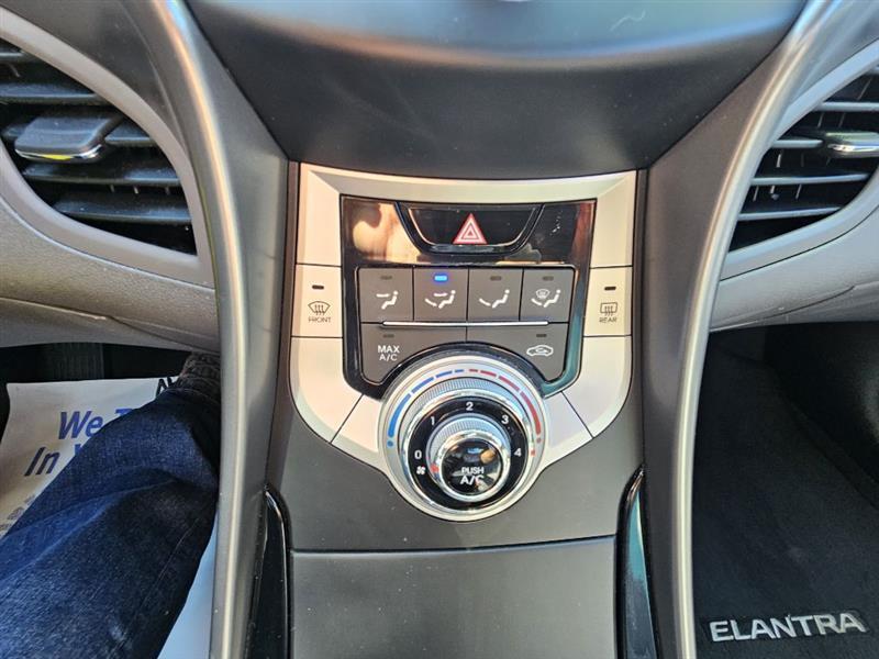 Hyundai Elantra GLS A/T 2012