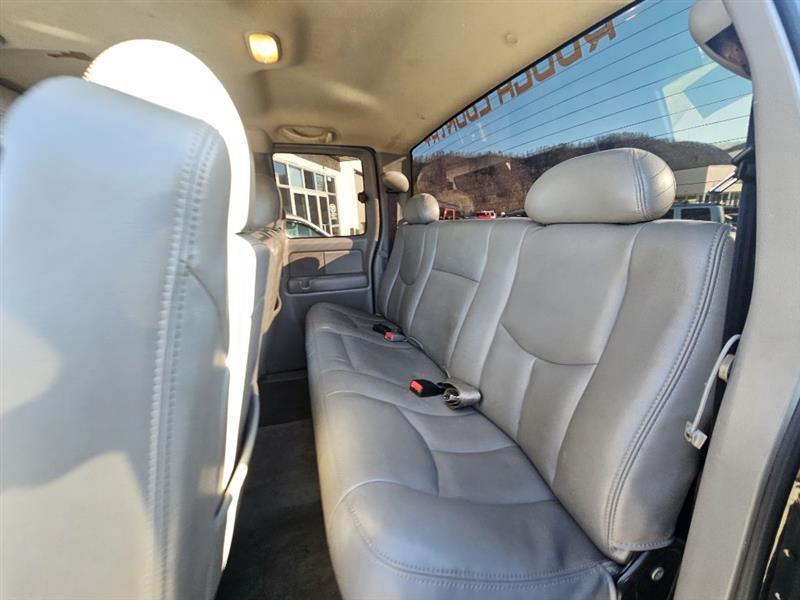 Chevrolet Silverado 1500 Work Truck Ext. Cab Long Bed 4WD 2004