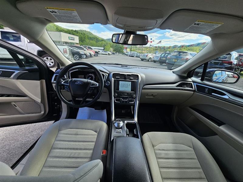 Ford Fusion Hybrid SE 2020