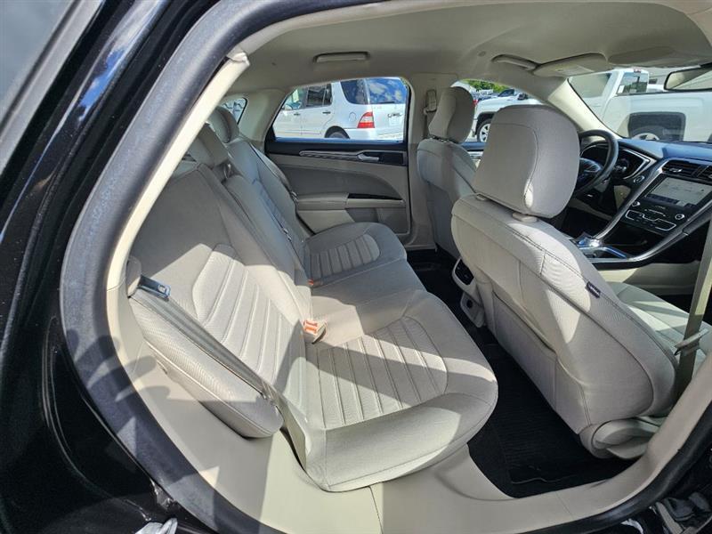 Ford Fusion Hybrid SE 2020