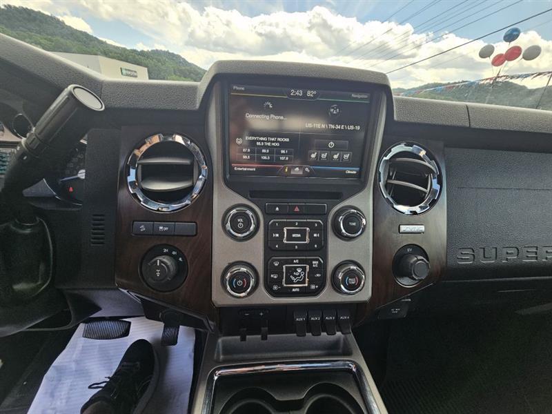Ford F-350 SD Lariat Crew Cab 4WD 2015