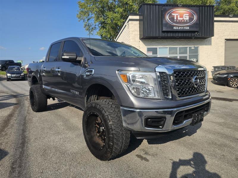 Nissan Titan S Crew Cab 4WD 2017
