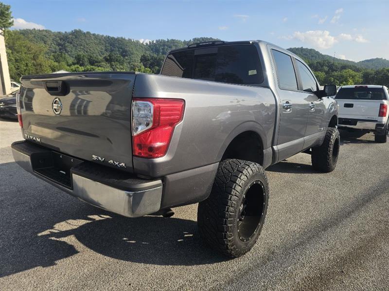 Nissan Titan S Crew Cab 4WD 2017