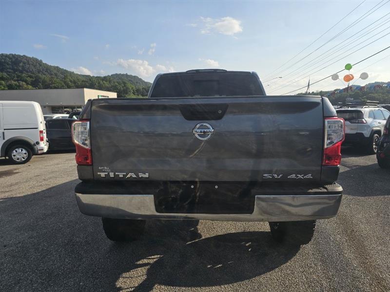 Nissan Titan S Crew Cab 4WD 2017