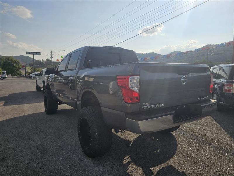Nissan Titan S Crew Cab 4WD 2017