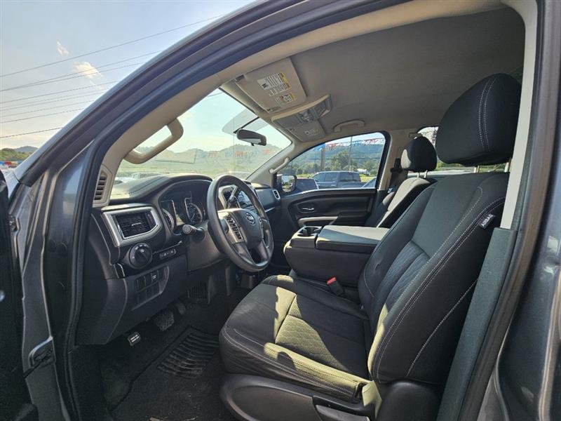 Nissan Titan S Crew Cab 4WD 2017