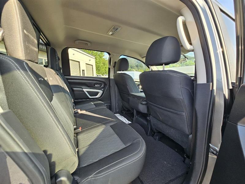 Nissan Titan S Crew Cab 4WD 2017
