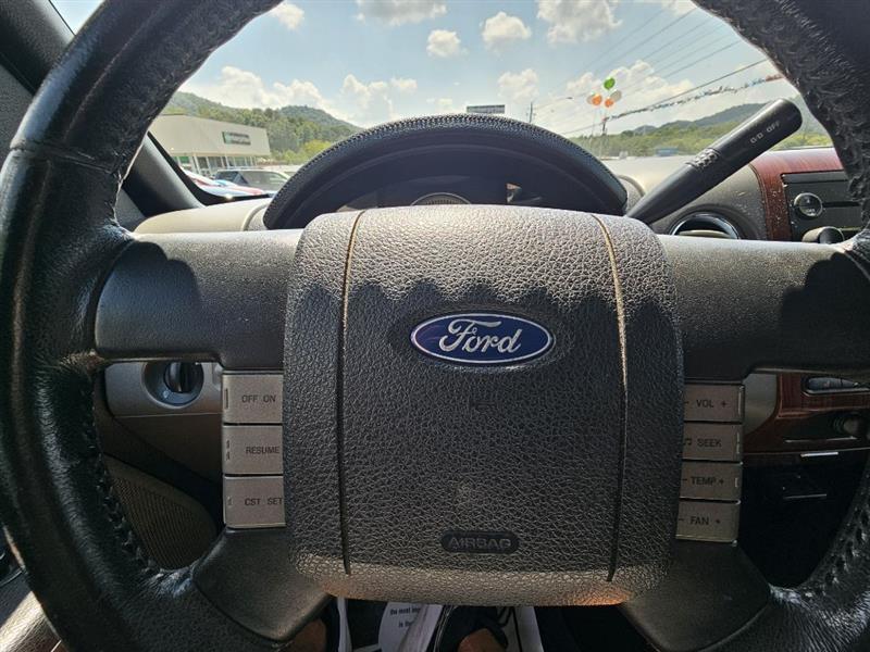 Ford F-150 Lariat SuperCrew 4WD 2005