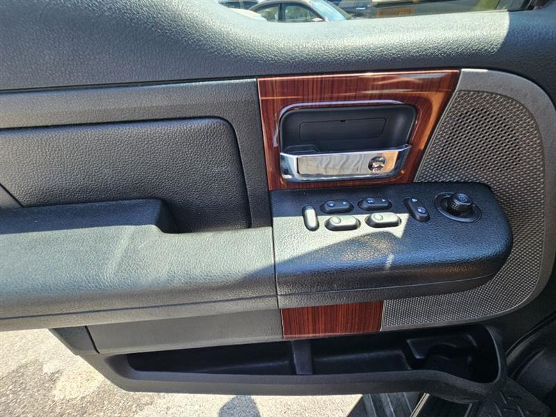 Ford F-150 Lariat SuperCrew 4WD 2005