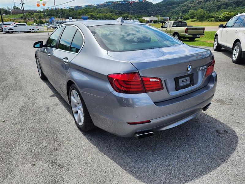 BMW 5-Series 550i xDrive 2012