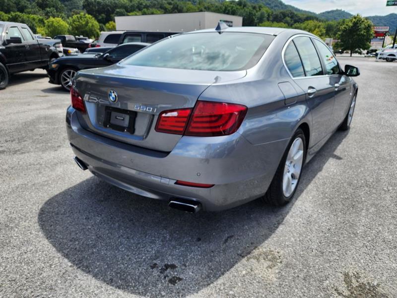 BMW 5-Series 550i xDrive 2012