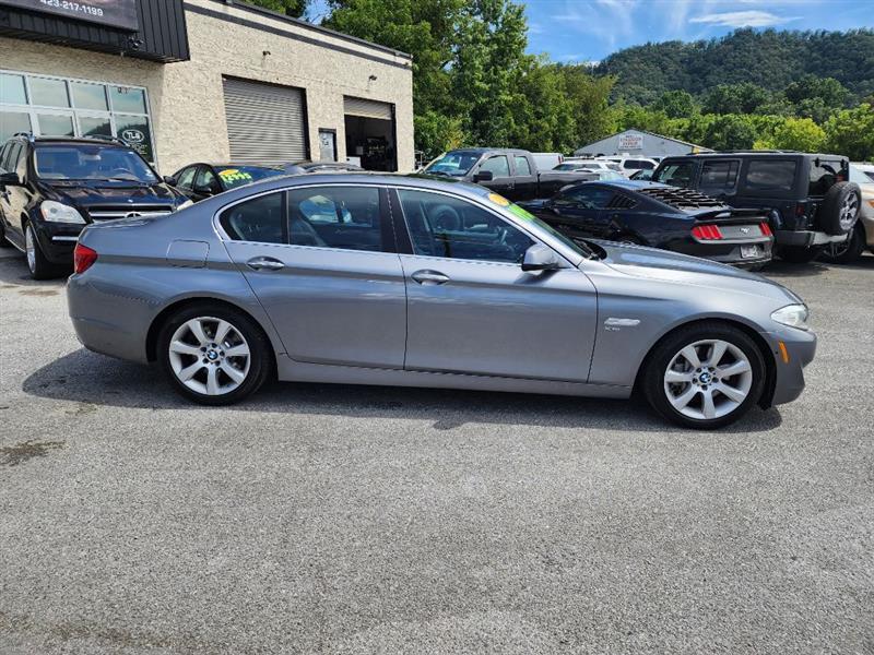 BMW 5-Series 550i xDrive 2012