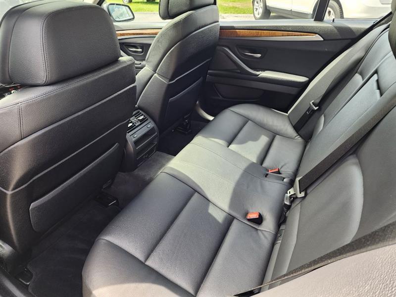 BMW 5-Series 550i xDrive 2012