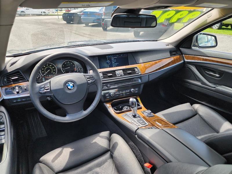 BMW 5-Series 550i xDrive 2012