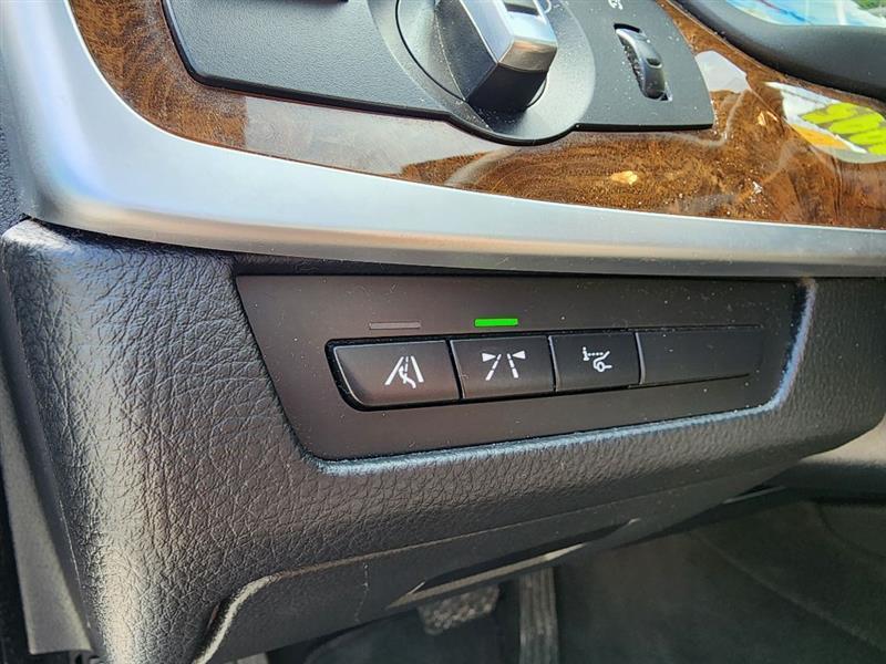 BMW 5-Series 550i xDrive 2012