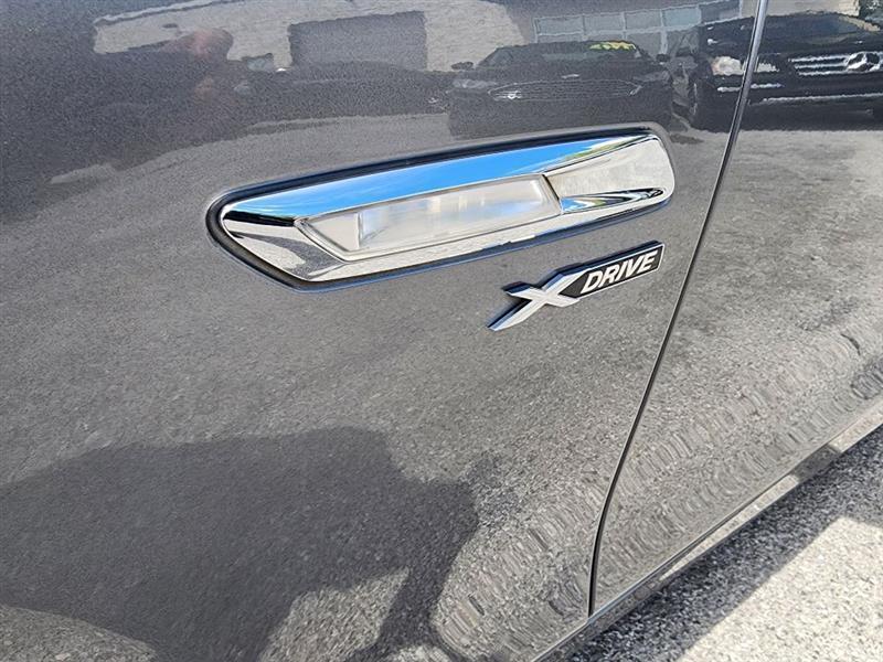 BMW 5-Series 550i xDrive 2012