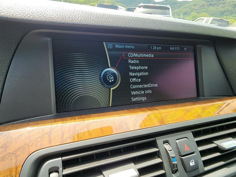 BMW 5-Series 550i xDrive 2012