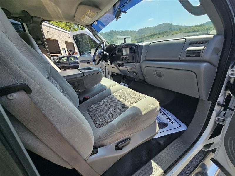 Ford F-350 SD XL Crew Cab 4WD DRW 2006