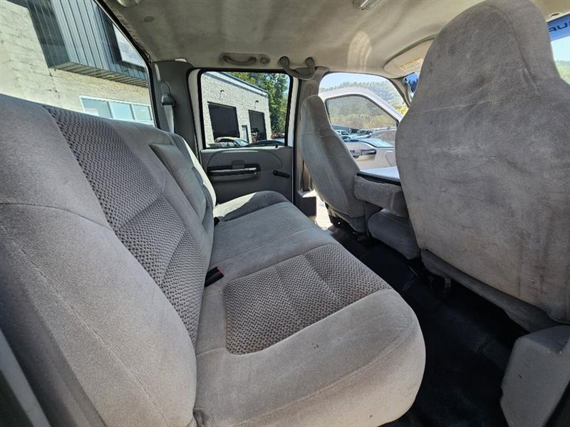 Ford F-350 SD XL Crew Cab 4WD DRW 2006