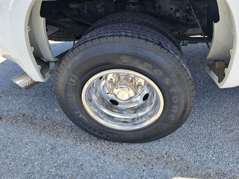 Ford F-350 SD XL Crew Cab 4WD DRW 2006