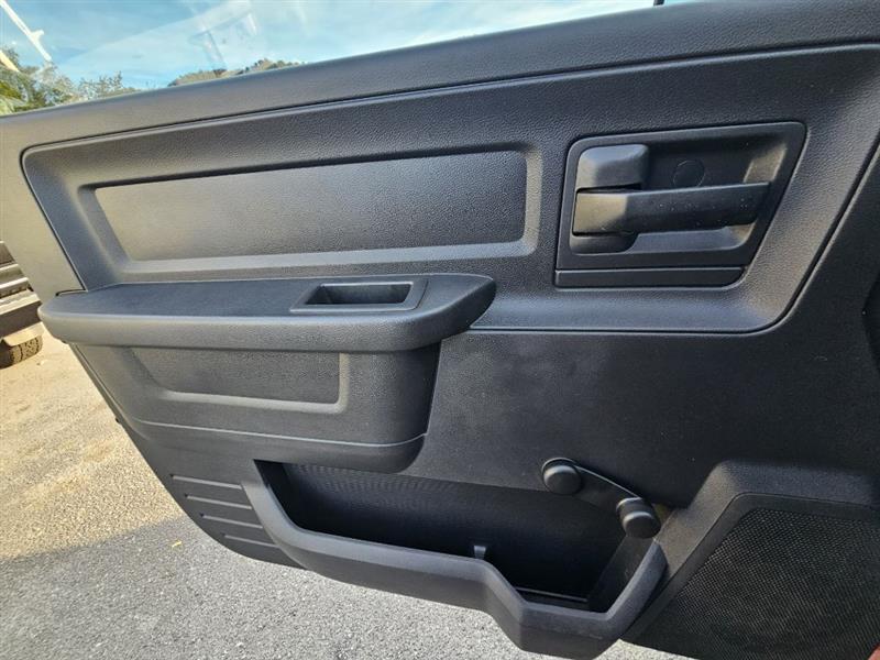 RAM 1500 ST SWB 4WD 2012