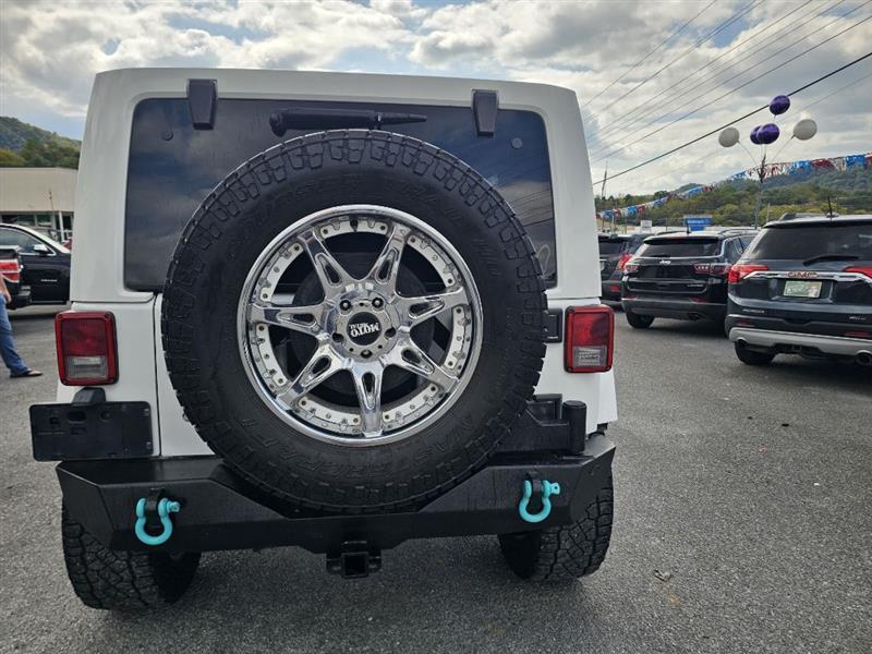 Jeep Wrangler Unlimited Sahara 4WD 2011