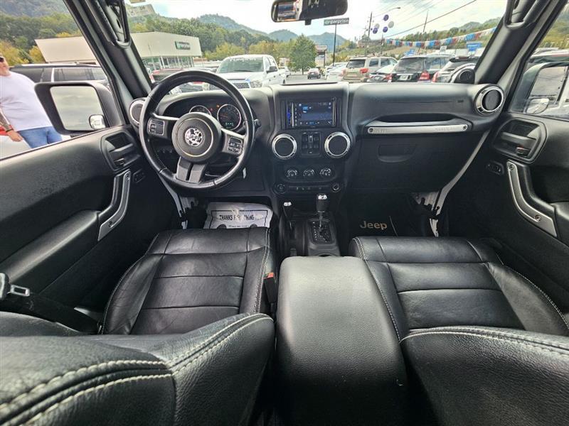 Jeep Wrangler Unlimited Sahara 4WD 2011