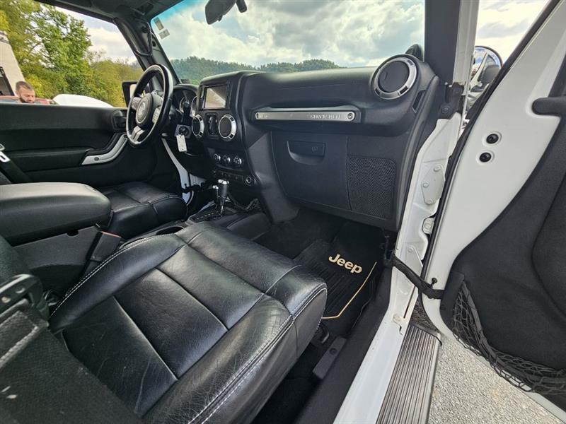 Jeep Wrangler Unlimited Sahara 4WD 2011