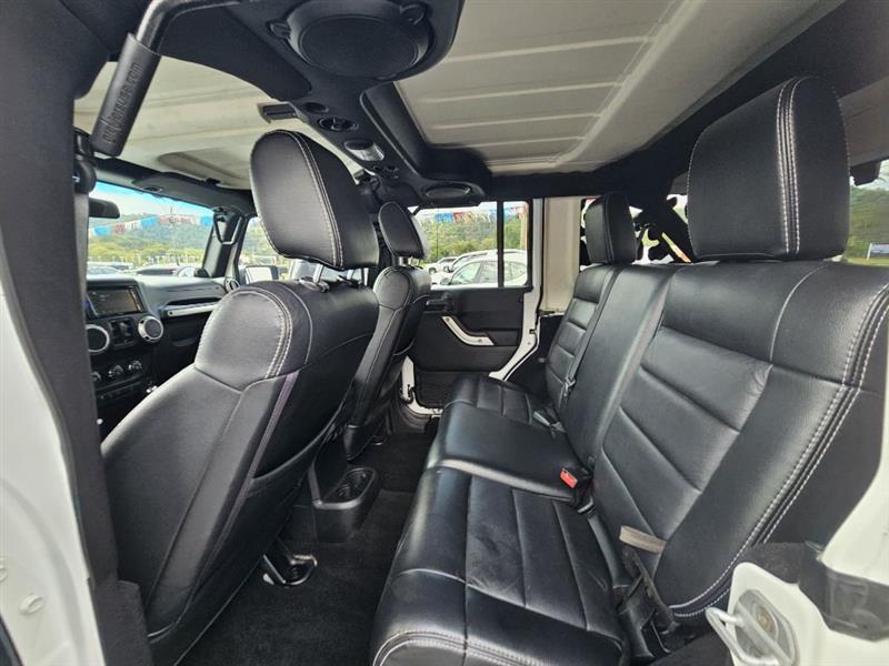 Jeep Wrangler Unlimited Sahara 4WD 2011
