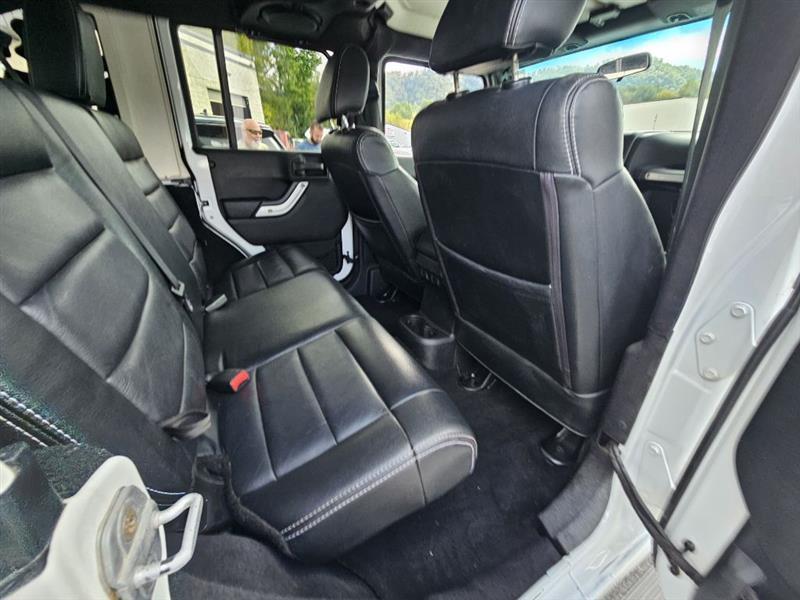 Jeep Wrangler Unlimited Sahara 4WD 2011