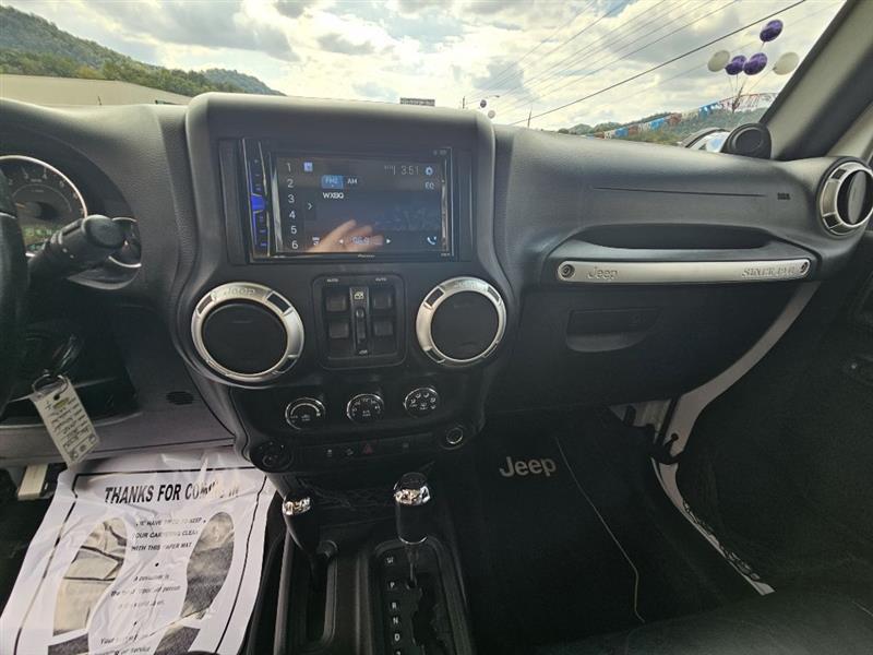 Jeep Wrangler Unlimited Sahara 4WD 2011