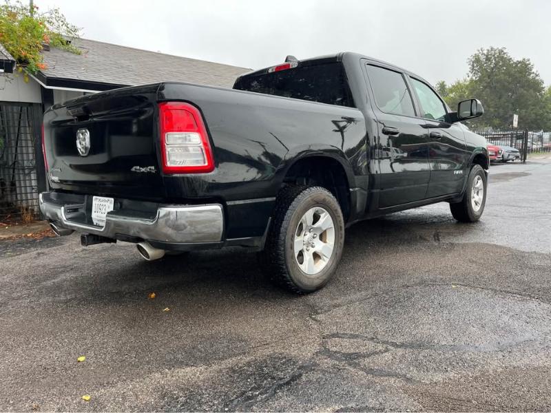 RAM 1500 Big Horn Crew Cab SWB 4WD 2022