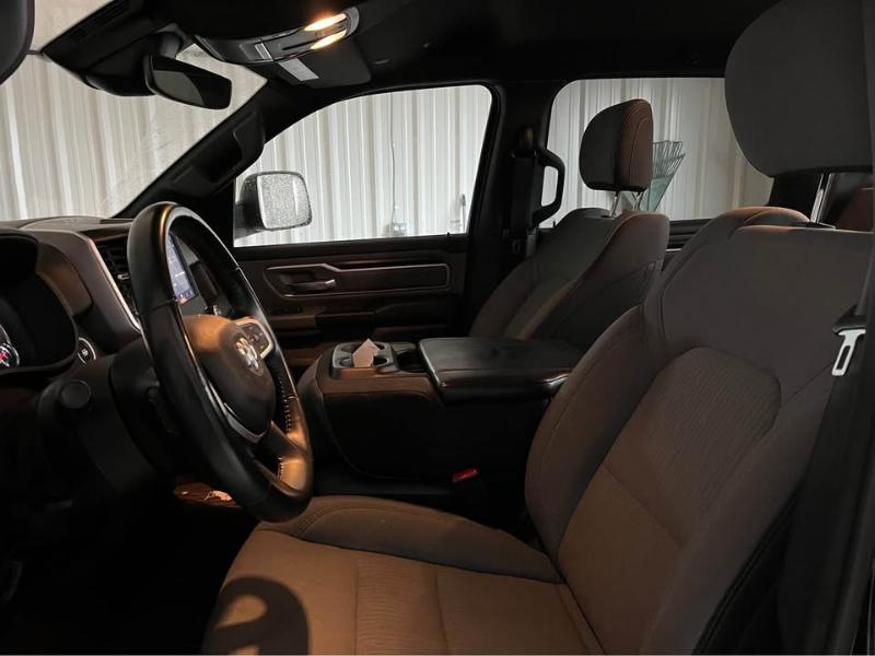 RAM 1500 Big Horn Crew Cab SWB 4WD 2022