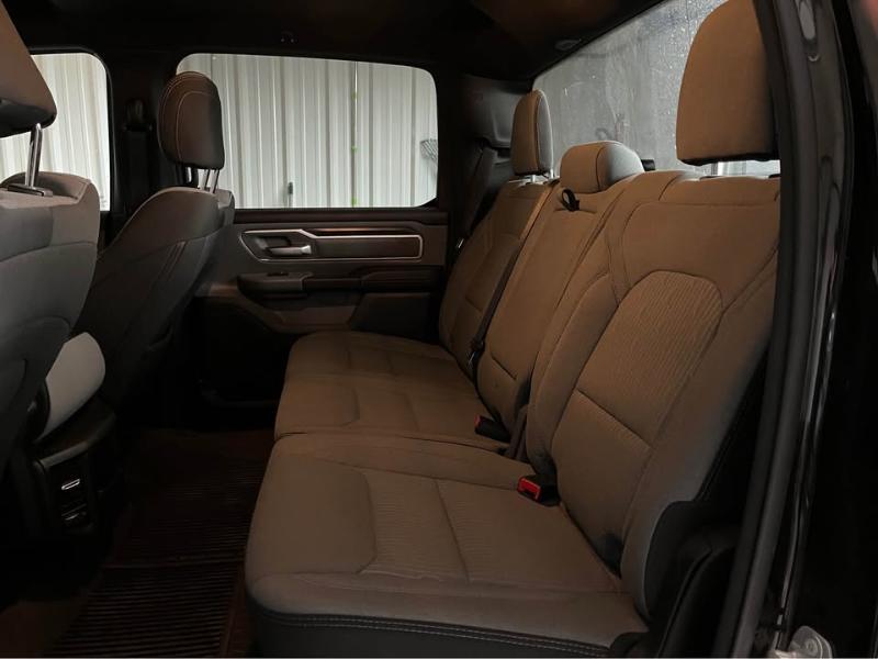 RAM 1500 Big Horn Crew Cab SWB 4WD 2022