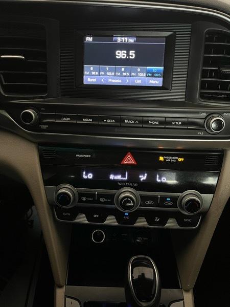 Hyundai Elantra SE 4D Sedan at 2020