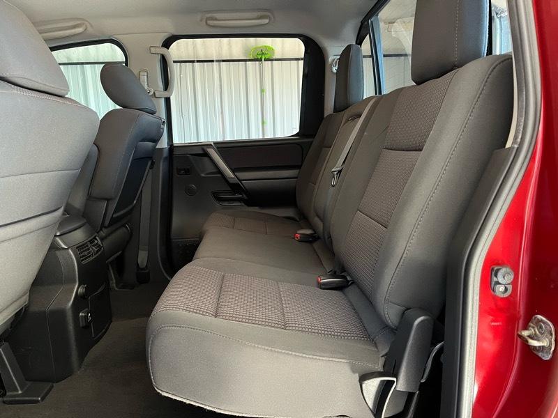 Nissan Titan SV Crew Cab 4WD SWB 2014