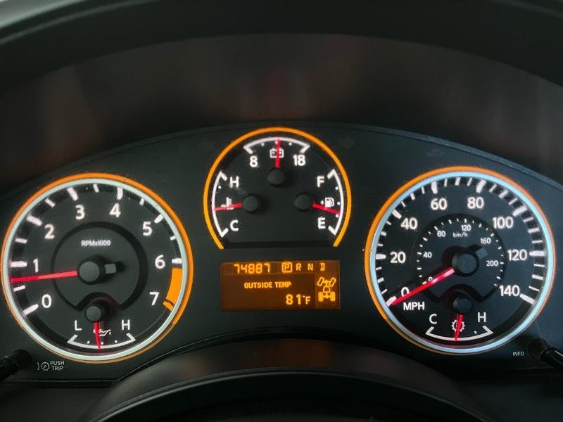 Nissan Titan SV Crew Cab 4WD SWB 2014