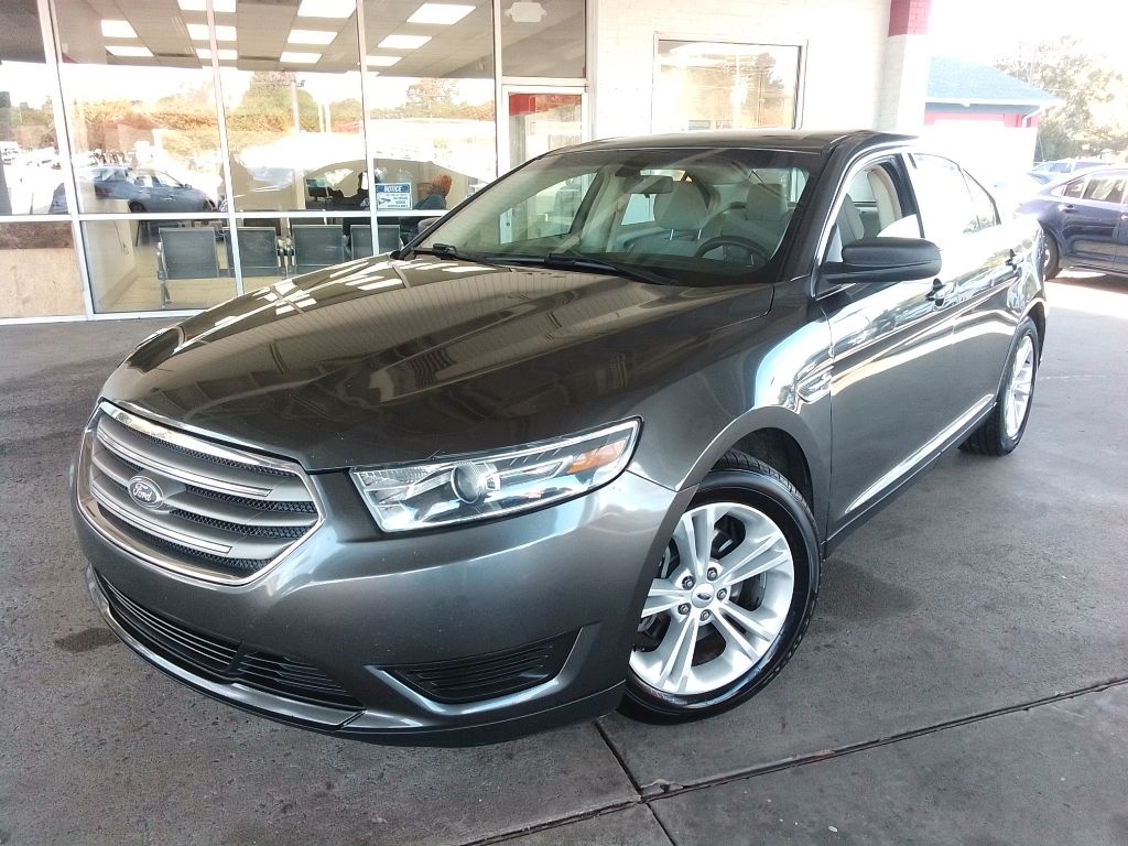 2018 Ford Taurus SE FWD